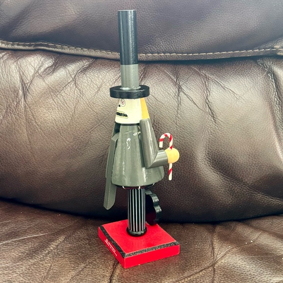 The Mayor with Candy Cane Wooden Nutcracker Disney A Nightmare Before Christmas - Picture 13 of 15